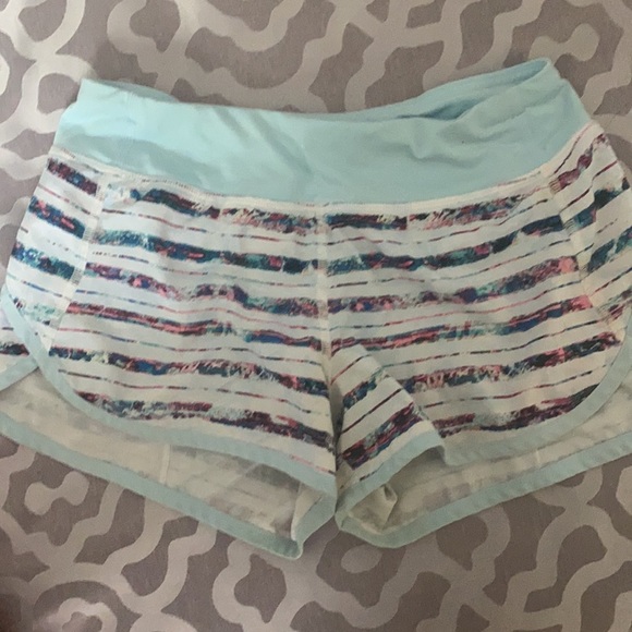 IVIVVA SHORTS! Size 12 - Picture 4 of 4
